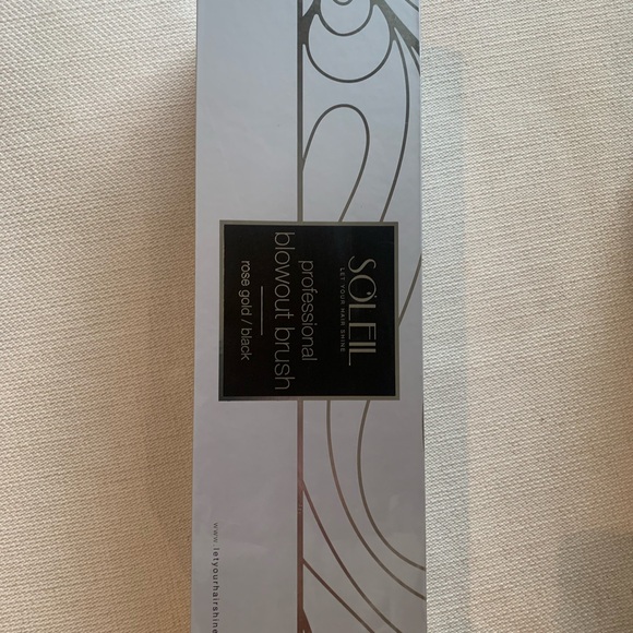 Professional strength and quality blowout brush from Soleil - Picture 6 of 7